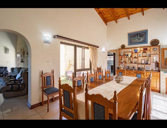 4 BEDROOM HOUSE FOR SALE IN RESERVOIR HILLS